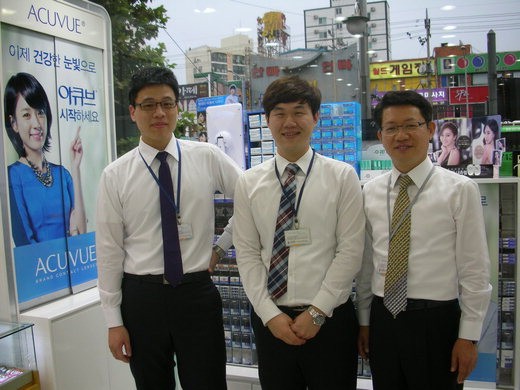 17면 윈-윈 단체사진