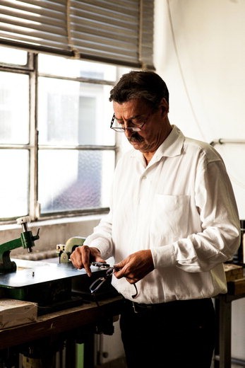 모던 옵티크_생산 책임자_1