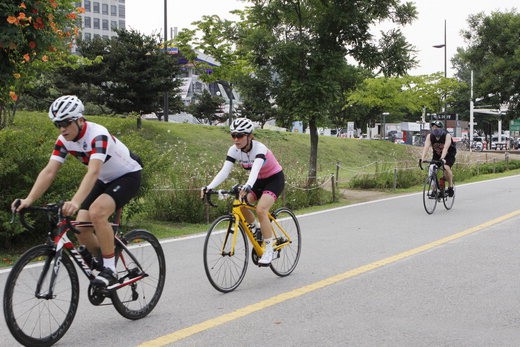 한강 라이딩 세명 사진