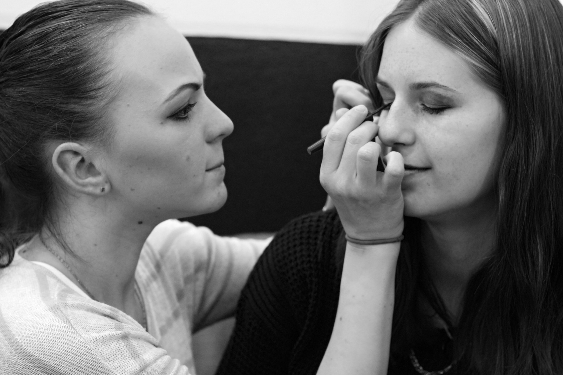 눈을 아름답게 가꾸는 것도 좋지만 건강이 우선임을 잊지말자(사진=픽사베이)