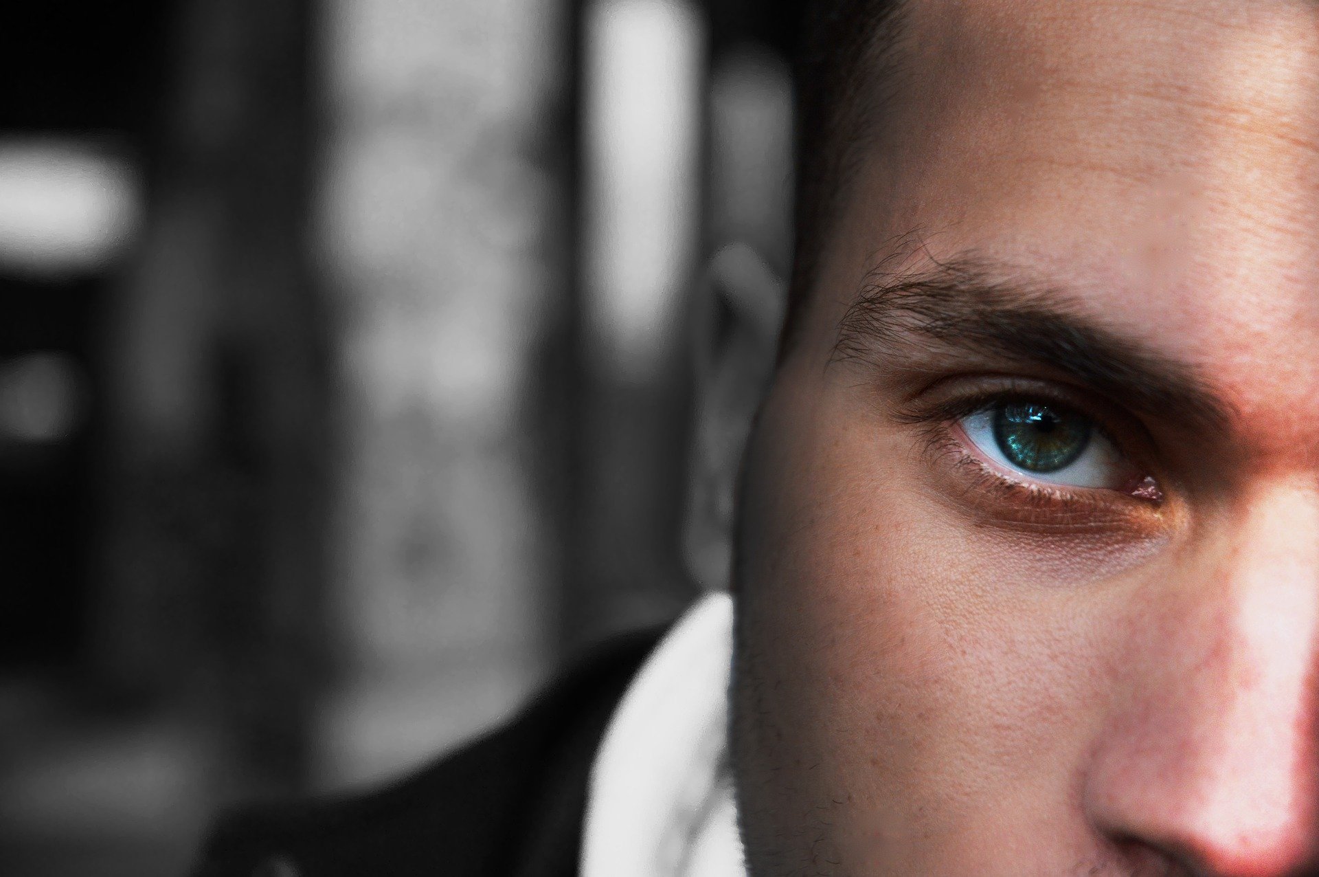 눈 성형을 받는 남성들이 늘고 있다(사진=픽사베이)