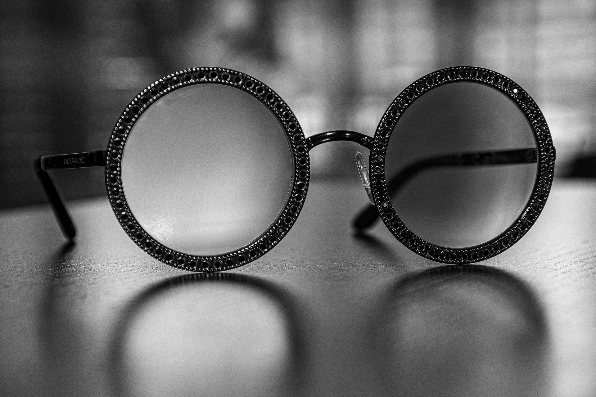 돋보기안경은 가까운 곳을 보기 위한 것이다 (사진=픽사베이)