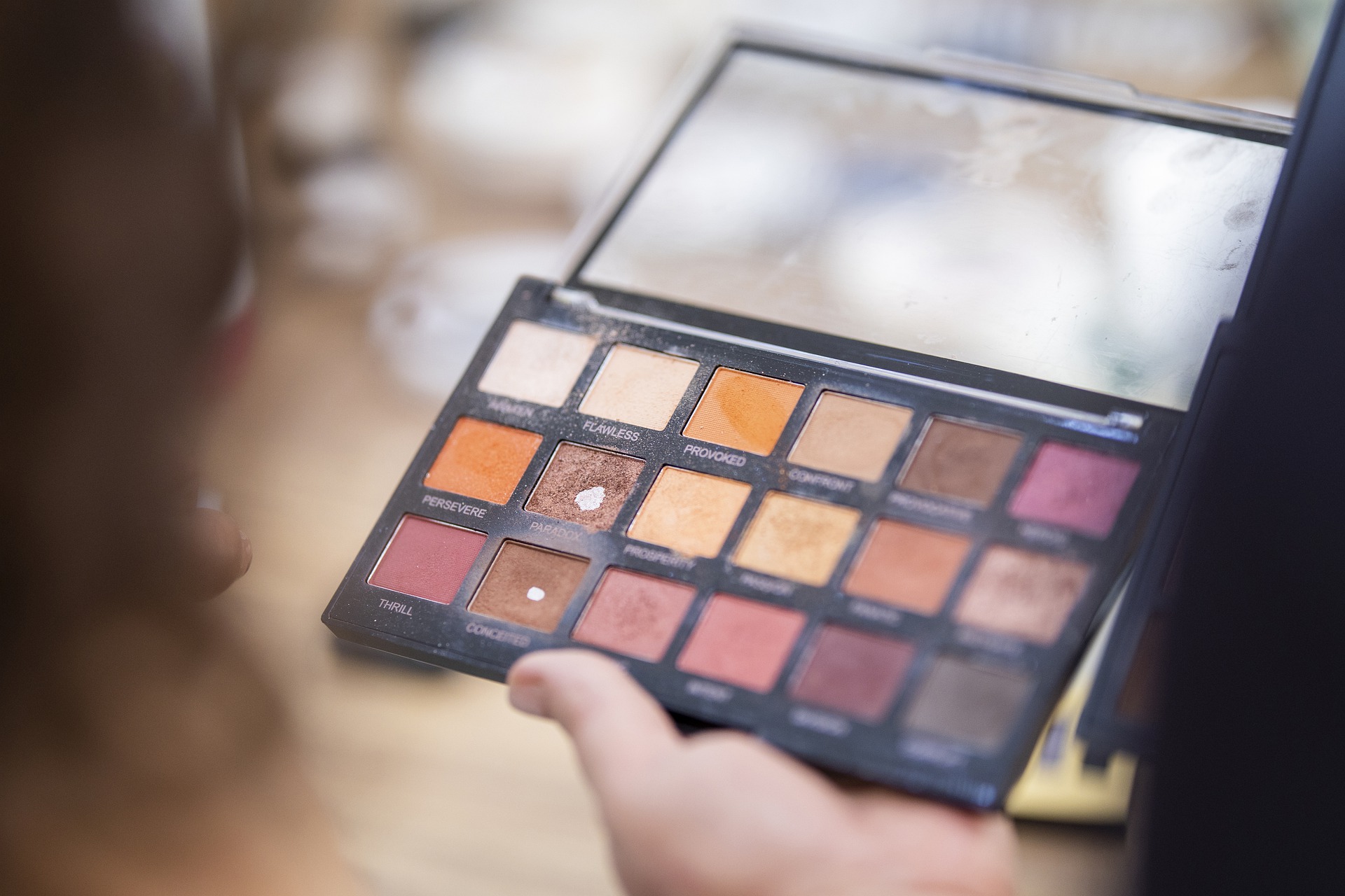 계절이 변하면서 다양한 메이크업을 시도하려는 이들이 늘었다 (사진=픽사베이)