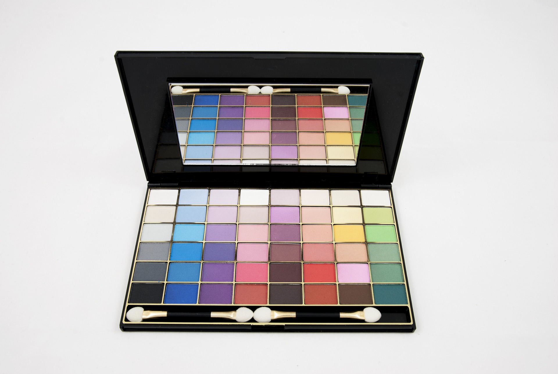 화려한 메이크업을 하려면 진한 색상의 섀도와 글리터를 활용하는 게 좋다 (사진=픽사베이)