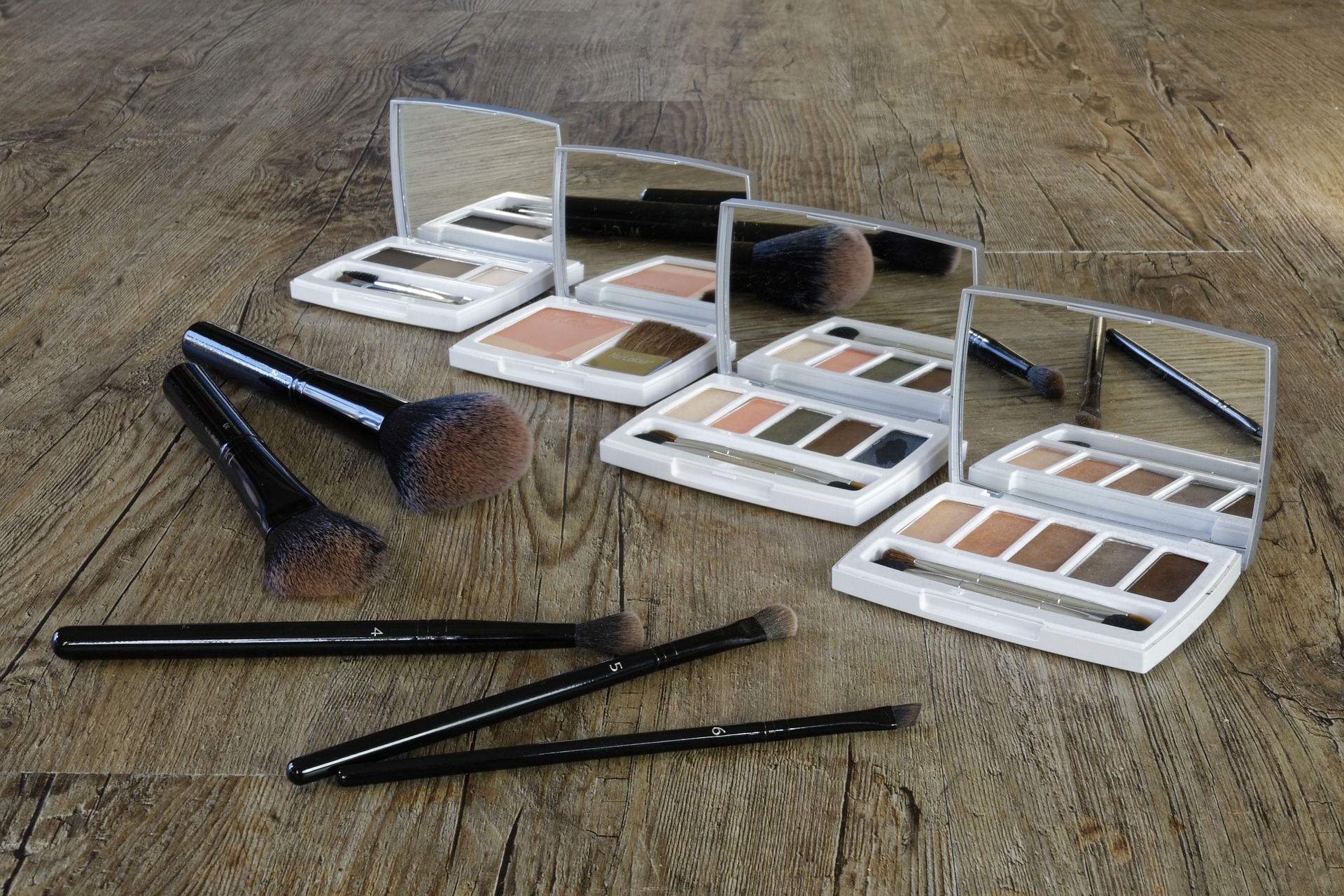 데일리 음영 메이크업을 위한 메이크업 도구들 (사진=픽사베이)