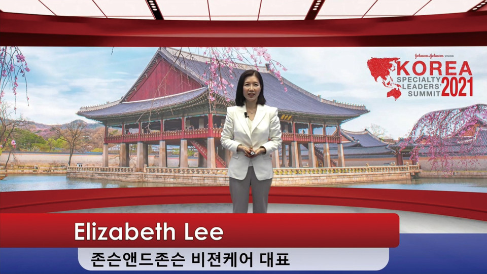 오프닝을 통해 안경사를 처음으로 만난 이정현 신임대표가 인사말을 건네고 있다.