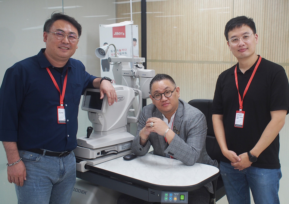 (왼쪽부터) 김진희 대표, 정완석 이사, 김현중 전략기획팀장.