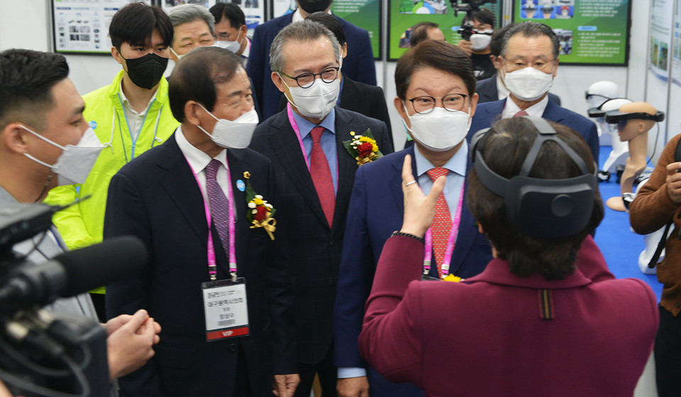 라인투어 중인 김종석 대한안경사협회장, 권영진 대구시장