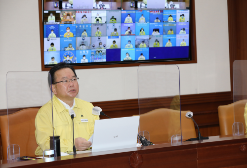 김부겸 국무총리가 16일 세종로 정부서울청사에서 열린 코로나19 중앙재난안전대책본부 회의를 주재하고 있다.   출처:국무총리실