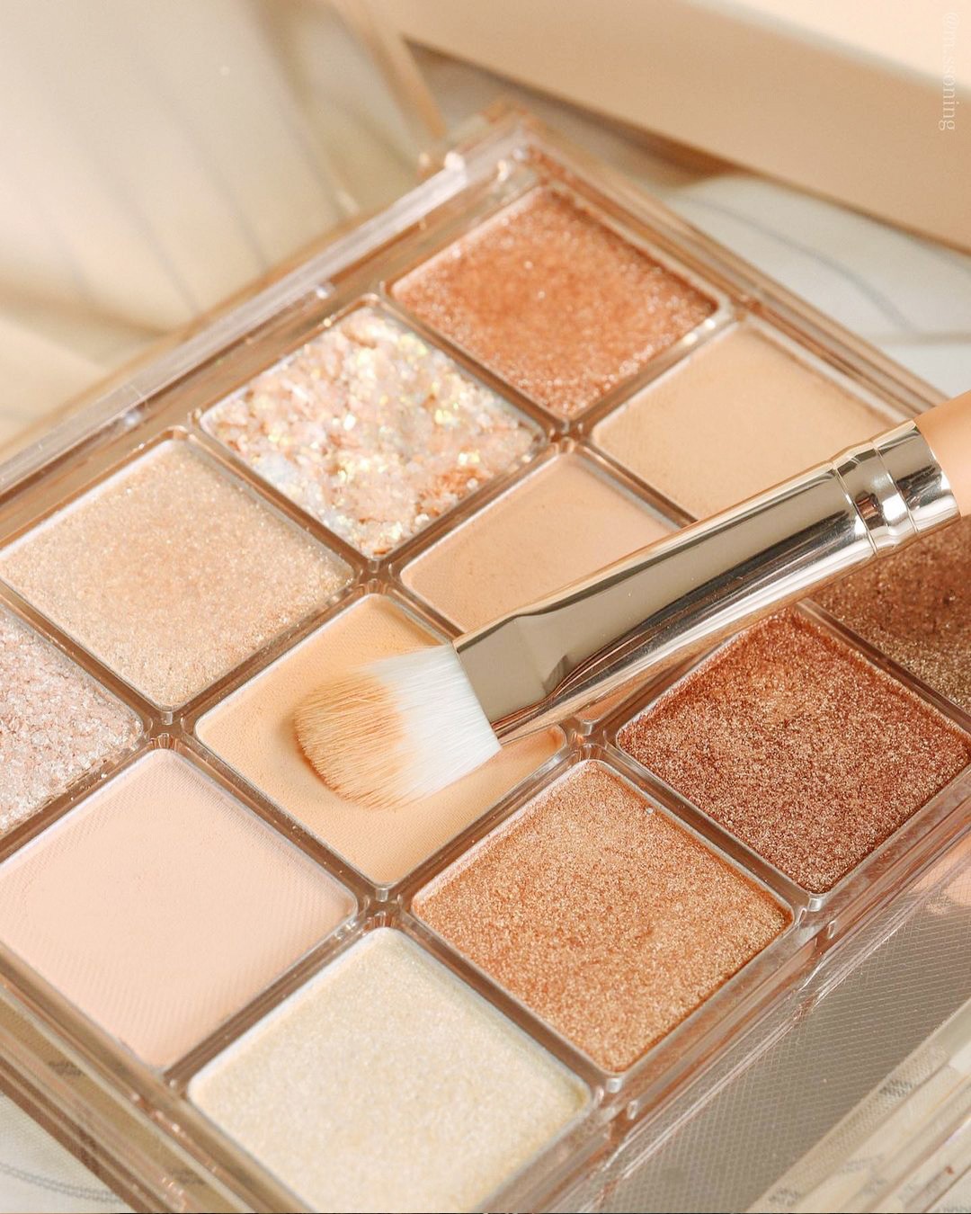 베이스 아이섀도우 브러쉬. 출처 더툴랩 인스타그램 @thetoollab_official