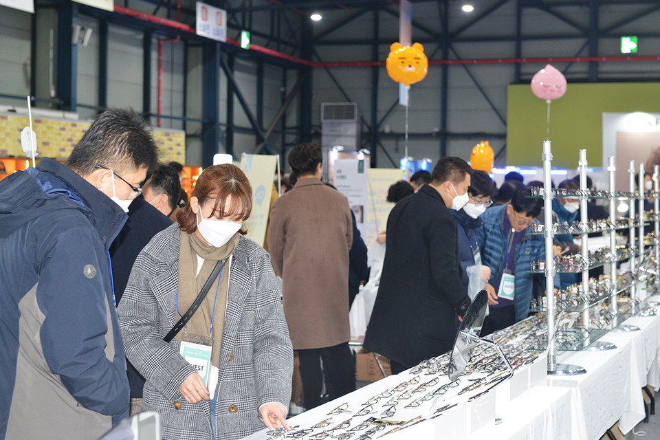 내달 15일에 열리는 POSE 2023은 침체된 업계에 큰 활력을 불어넣을 것으로 기대를 모은다. 사진은 POSE 2020 현장 모습.