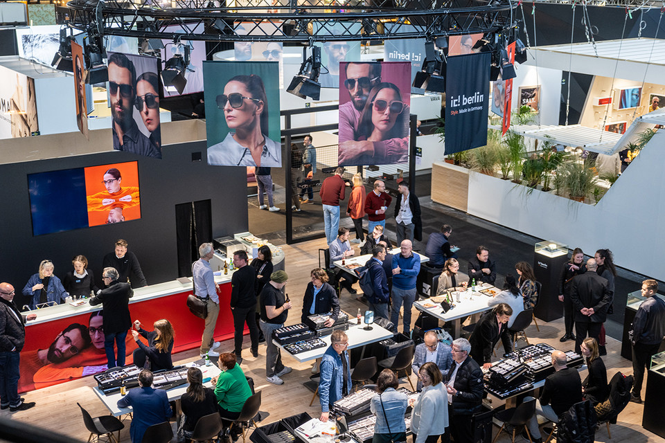 전시회에 참석한 안광학 관계자들    /사진 제공 뮌헨전시회