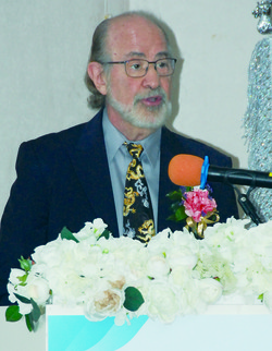 축사를 전하고 있는 Robert Sanet 박사