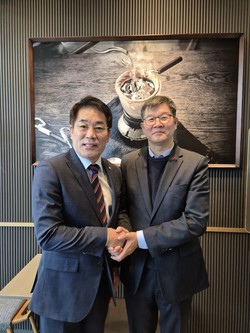 허봉현 협회장(왼쪽)과 이기일 제1차관