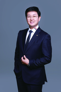 제22대 경기도안경사회 회장으로 취임할 신영일 후보