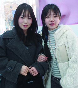 테라오카 시호(21), 미즈키(20)