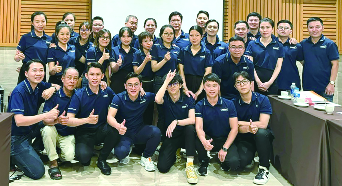 케미렌즈 베트남 법인 임직원들